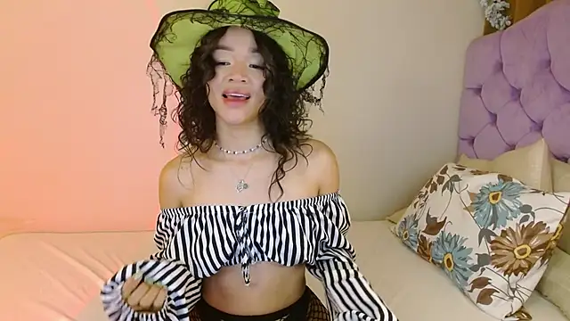 kiarablue online show from November 1, 1:40 am