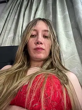 Snapshot of horny__molly_ chatting on June 12, 5:06 am horny molly online show from June 12, 5:06 am