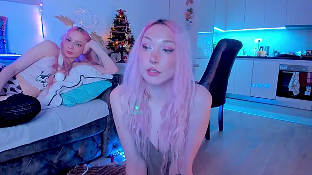 Snapshot of AlexRoseLiRed chatting on December 18, 11:08 pm AlexRoseLiRed online show from December 18, 11:08 pm