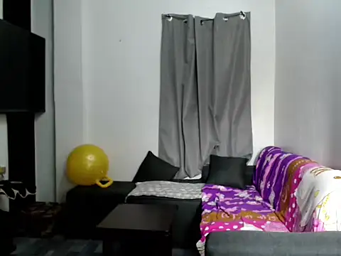 Snapshot of MistressKrizzel chatting on June 15, 11:29 pm MistressKrizzel online show from June 15, 11:29 pm