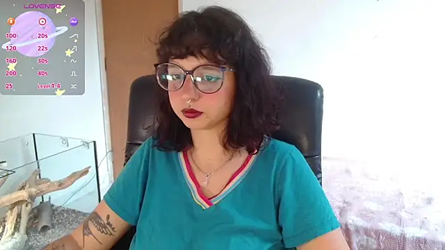 Snapshot of myamillor chatting on October 4, 11:41 am myamillor online show from October 4, 11:41 am