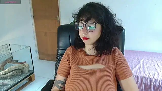 Snapshot of myamillor chatting on October 15, 11:21 am myamillor online show from October 15, 11:21 am