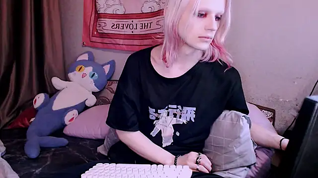 Alien Bella online show from December 19, 2:57 pm