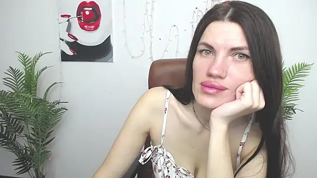 Snapshot of MilaLoona chatting on May 8, 6:08 am MilaLoona online show from May 8, 6:08 am