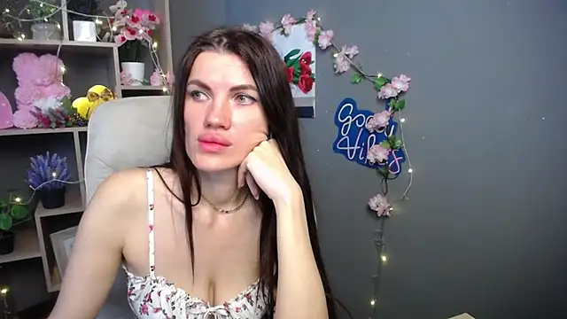 Snapshot of MilaLoona chatting on May 24, 6:18 am MilaLoona online show from May 24, 6:18 am