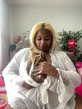 Snapshot of BigFineSelena chatting on February 2, 3:07 pm BigFineSelena online show from February 2, 3:07 pm