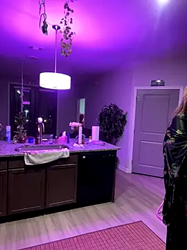 Snapshot of BigFineSelena chatting on December 20, 10:33 am BigFineSelena online show from December 20, 10:33 am