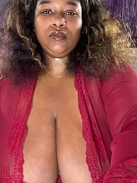 Snapshot of BigFineSelena chatting on February 3, 12:09 am BigFineSelena online show from February 3, 12:09 am