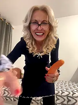 adella13 online show from December 21, 8:05 pm