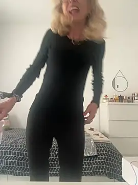 adella13 online show from March 20, 10:31 am