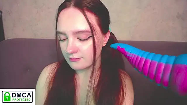 Snapshot of Alyssa___Scarlet chatting on November 24, 2:33 am Alyssa Scarlet online show from November 24, 2:33 am