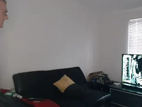 Snapshot of shhhoot73 chatting on October 12, 6:45 am shhhoot73 online show from October 12, 6:45 am