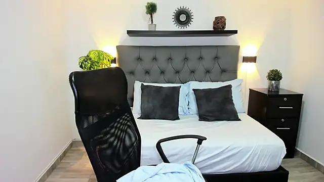 Snapshot of isabella_florez chatting on March 21, 3:02 pm isabella florez online show from March 21, 3:02 pm