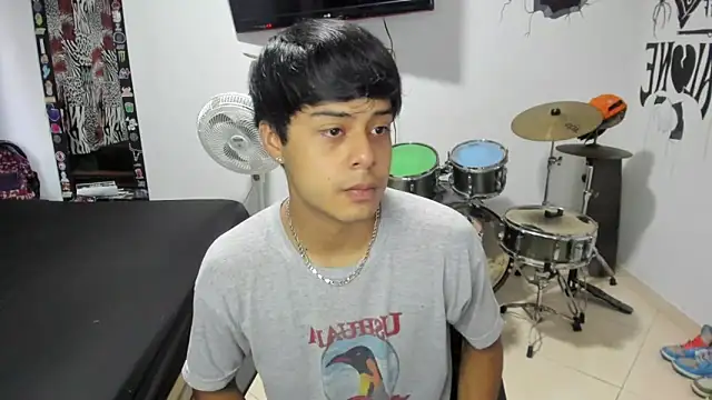 Snapshot of Zack_falcon chatting on December 9, 10:20 pm Zack falcon online show from December 9, 10:20 pm