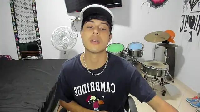 Snapshot of Zack_falcon chatting on December 13, 10:55 pm Zack falcon online show from December 13, 10:55 pm