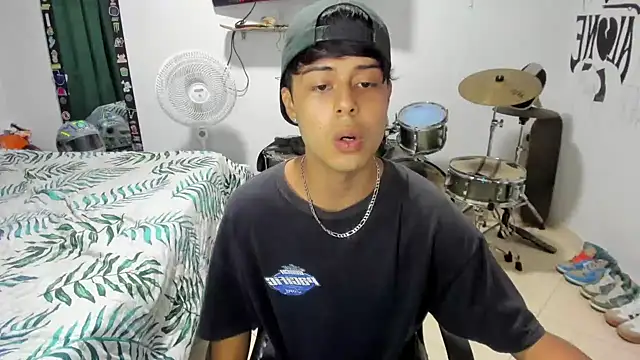 Snapshot of Zack_falcon chatting on January 2, 11:06 pm Zack falcon online show from January 2, 11:06 pm