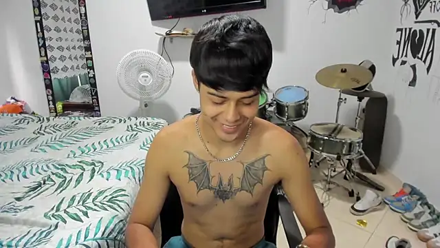 Snapshot of Zack_falcon chatting on January 4, 7:44 pm Zack falcon online show from January 4, 7:44 pm