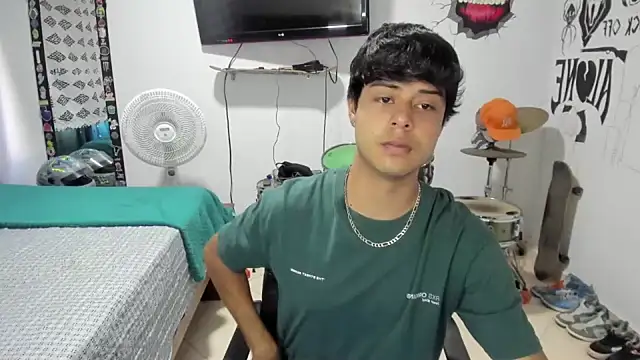 Snapshot of Zack_falcon chatting on February 12, 10:04 pm Zack falcon online show from February 12, 10:04 pm