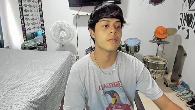 Snapshot of Zack_falcon chatting on February 13, 7:21 pm Zack falcon online show from February 13, 7:21 pm