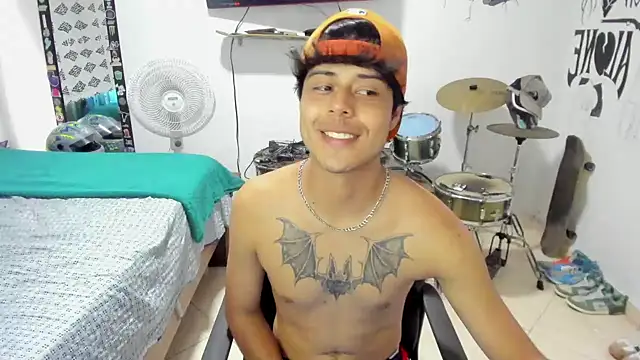 Snapshot of Zack_falcon chatting on February 14, 9:10 pm Zack falcon online show from February 14, 9:10 pm