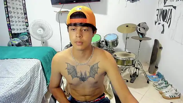 Snapshot of Zack_falcon chatting on February 21, 3:23 am Zack falcon online show from February 21, 3:23 am