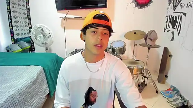 Snapshot of Zack_falcon chatting on February 26, 12:14 pm Zack falcon online show from February 26, 12:14 pm