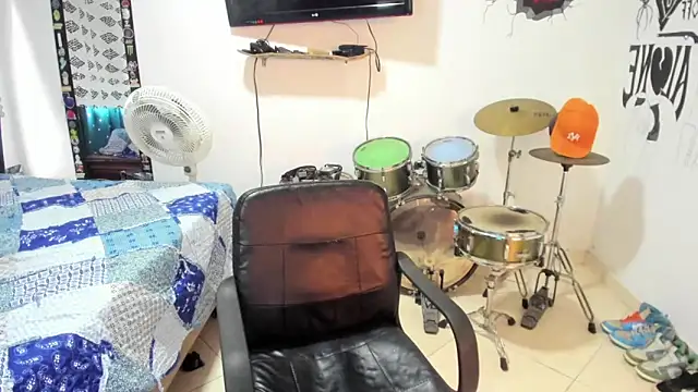 Snapshot of Zack_falcon chatting on March 11, 12:50 pm Zack falcon online show from March 11, 12:50 pm