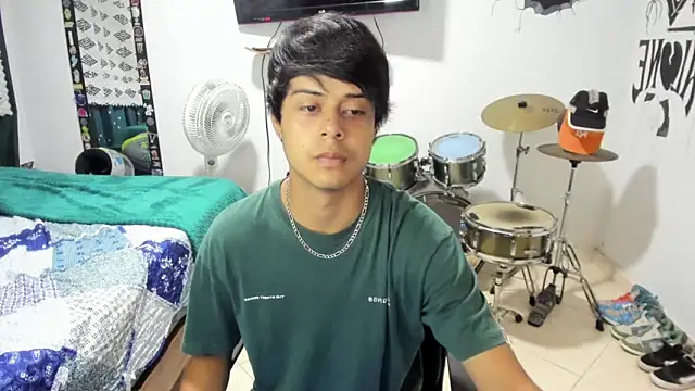 Snapshot of Zack_falcon chatting on March 14, 2:20 am Zack falcon online show from March 14, 2:20 am