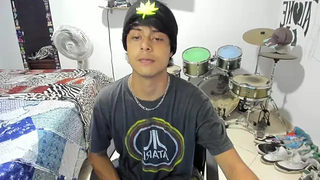 Snapshot of Zack_falcon chatting on September 24, 3:43 am Zack falcon online show from September 24, 3:43 am