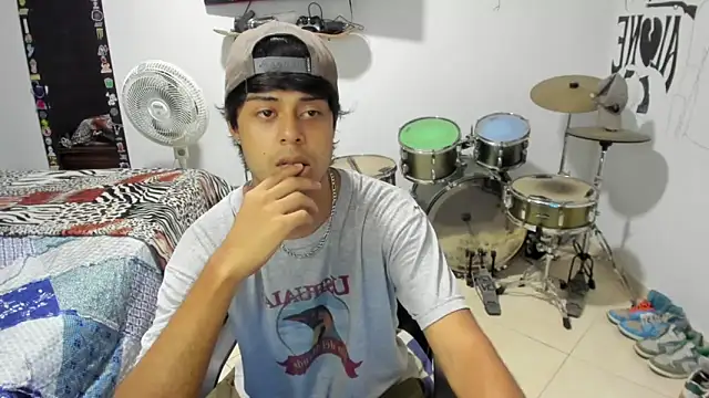 Snapshot of Zack_falcon chatting on September 25, 3:21 am Zack falcon online show from September 25, 3:21 am