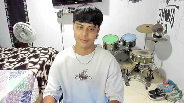 Snapshot of Zack_falcon chatting on October 20, 2:45 am Zack falcon online show from October 20, 2:45 am