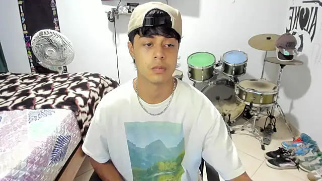 Snapshot of Zack_falcon chatting on October 23, 3:39 am Zack falcon online show from October 23, 3:39 am