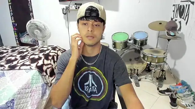 Snapshot of Zack_falcon chatting on October 28, 3:43 am Zack falcon online show from October 28, 3:43 am