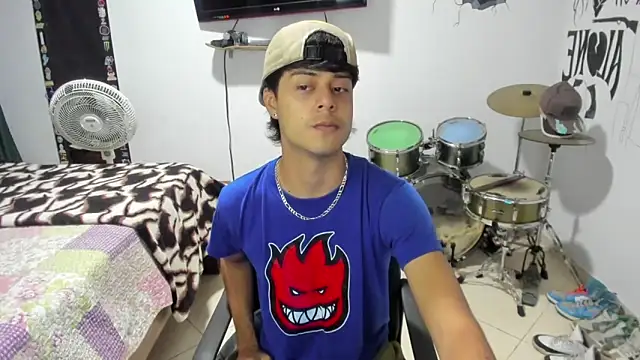 Snapshot of Zack_falcon chatting on November 6, 3:51 am Zack falcon online show from November 6, 3:51 am