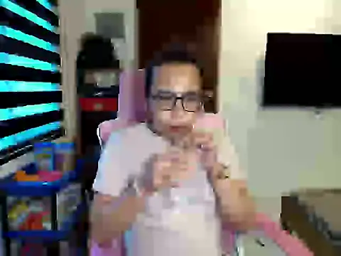 Snapshot of Your_PrettyGirlxxx chatting on February 28, 6:47 am Your PrettyGirlxxx online show from February 28, 6:47 am