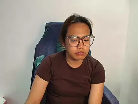 Snapshot of Your_PrettyGirlxxx chatting on March 23, 11:47 am Your PrettyGirlxxx online show from March 23, 11:47 am