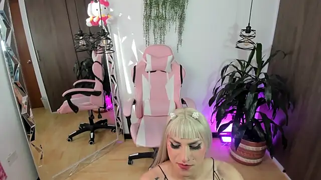 queenramoona-hot online show from April 13, 9:31 pm