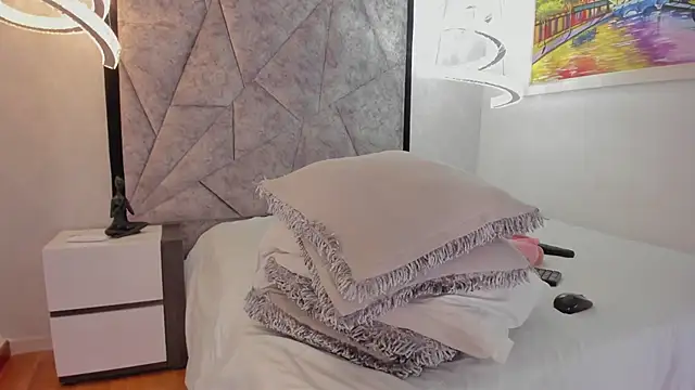 AmandaNordby  online show from January 31, 8:43 pm