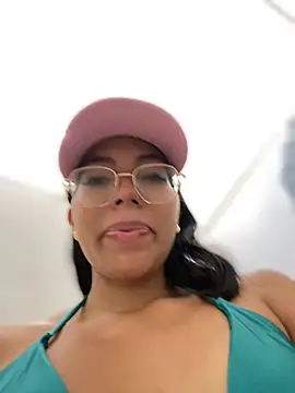 Snapshot of SheenaBrooke chatting on February 10, 6:17 am SheenaBrooke online show from February 10, 6:17 am