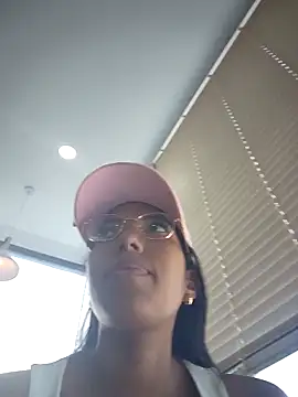 Snapshot of SheenaBrooke chatting on February 12, 5:24 am SheenaBrooke online show from February 12, 5:24 am