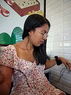 Snapshot of SheenaBrooke chatting on February 20, 9:43 am SheenaBrooke online show from February 20, 9:43 am