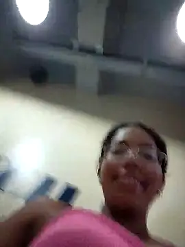 Snapshot of SheenaBrooke chatting on March 5, 3:35 am SheenaBrooke online show from March 5, 3:35 am