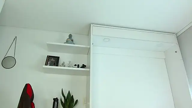 Robyn Miller online show from September 18, 1:35 pm