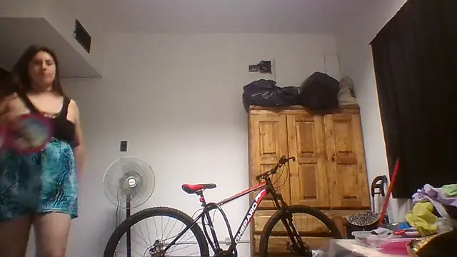 Snapshot of La_pauli_latina chatting on December 10, 4:45 am La pauli latina online show from December 10, 4:45 am