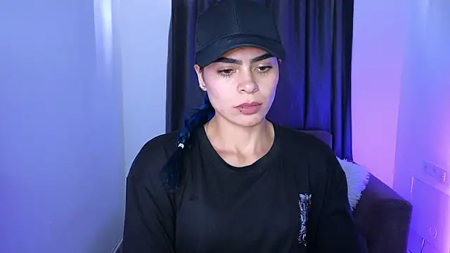 Snapshot of sexyladyy_ chatting on February 10, 10:14 pm sexyladyy online show from February 10, 10:14 pm
