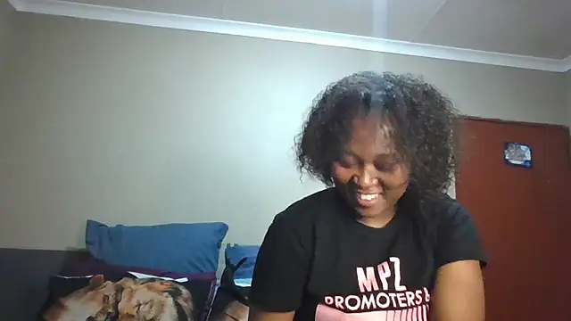 Snapshot of EbonySeductressx chatting on September 30, 6:13 pm EbonySeductressx online show from September 30, 6:13 pm