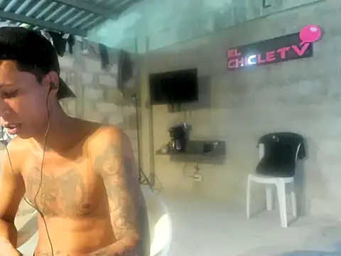 Snapshot of EL-CHICLE-TV chatting on January 8, 8:39 pm EL-CHICLE-TV online show from January 8, 8:39 pm