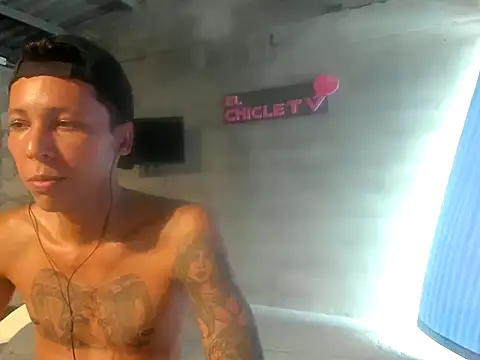 Snapshot of EL-CHICLE-TV chatting on January 11, 9:46 pm EL-CHICLE-TV online show from January 11, 9:46 pm