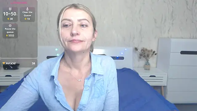 ZoeGrant online show from February 13, 10:54 pm