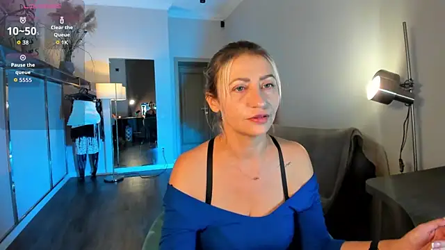 ZoeGrant online show from November 23, 7:35 pm